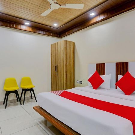 Hotel O Family Deluxe Ню Делхи Екстериор снимка