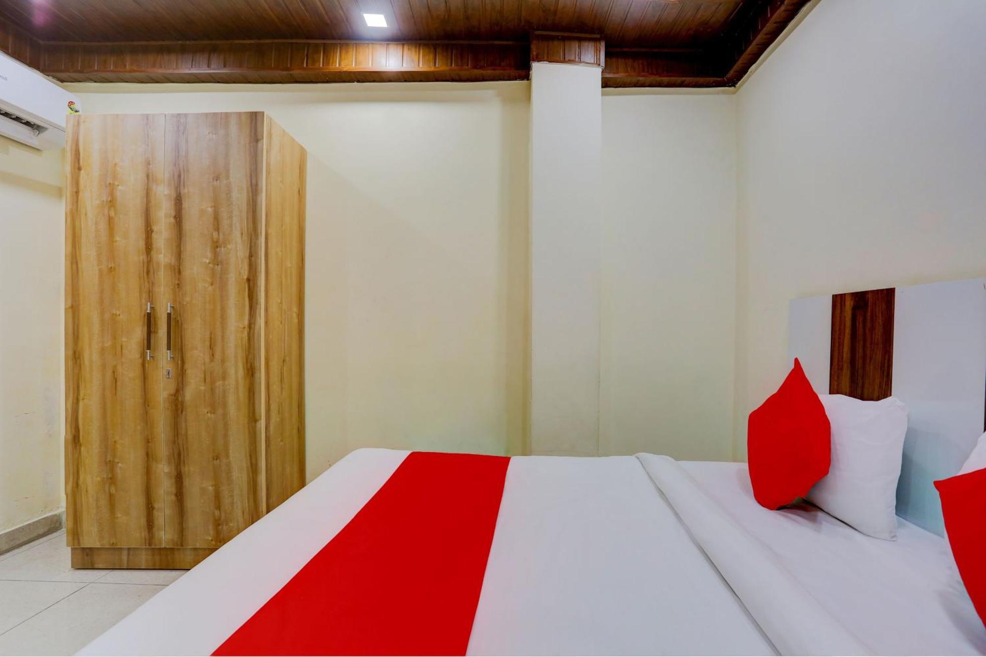 Hotel O Family Deluxe Ню Делхи Екстериор снимка